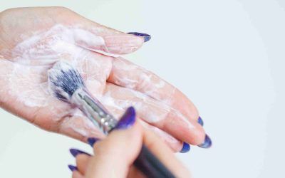 Cómo limpiar las brochas de maquillaje