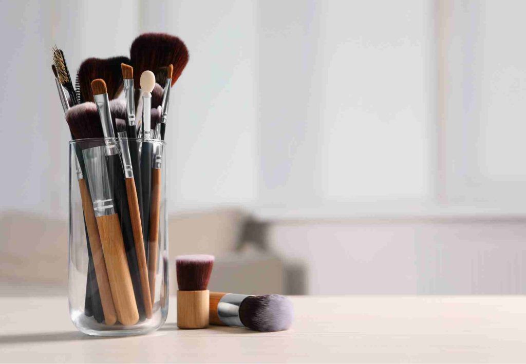 Cómo limpiar las brochas de maquillaje